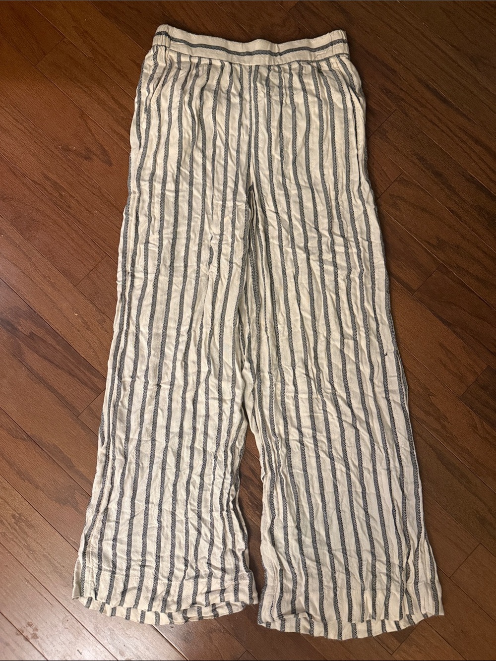 Loft Lou & Grey Cream and black wide leg pants with pockets